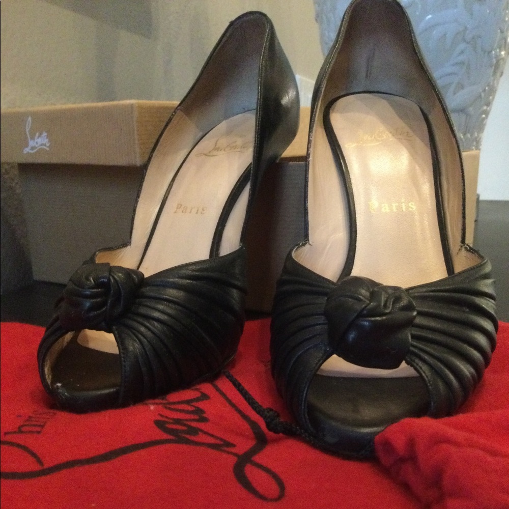Christian Louboutin Knotted Peep Toe Heel, black leather, size 37